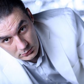 Човекот што ги разбра жените