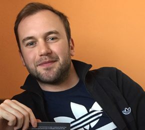 Фан на биографии